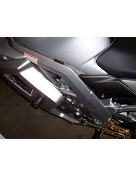 Tampons de protection R&G RACING Classic (axe de bras oscillant) noir Suzuki SV650S carénée