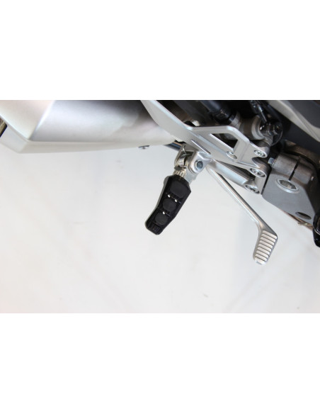 Repose-pieds passager GILLES TOOLING Touring noir Yamaha Tracer 700