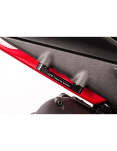 Cache orifice reposes-pieds arrière GILLES TOOLING - noir Ducati 2