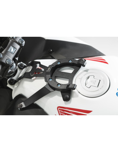 Kit adaptable pour fixation de...