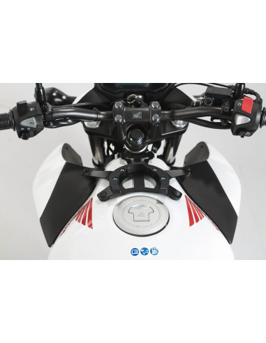 Kit adaptable pour fixation de...