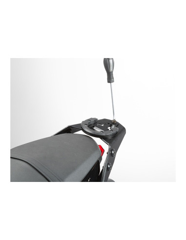 Kit adaptable pour fixation de...