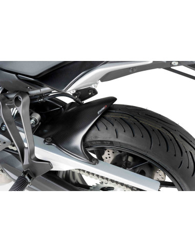 Garde boue arriere PUIG pour Yamaha MT 07 Tracer simili carbone vue 2