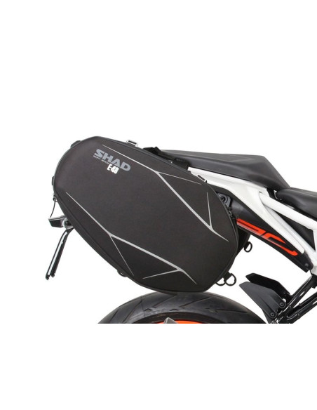 Fixations pour sacoche latérale KTM 125 390 Duke 2017 2019 gros plan avec sacoche