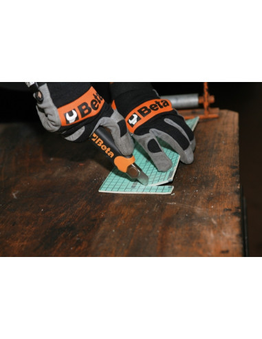 Cutter à lame sécable 18 mm BETA 1171MB avec 6 lames de rechange